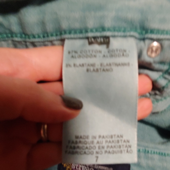 Levi's short shorts. - Picture 4 of 4